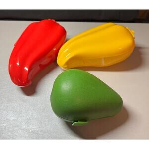 Tupperware Avocado Keeper and 2 Pepper Keepers Excellent Condition Vegetable